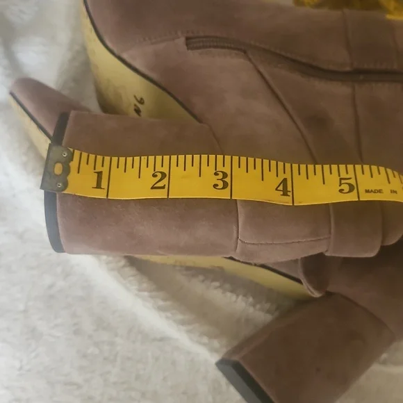 NOWT Bella Vita Tan Suede Ankle Booties - Picture 8 of 8